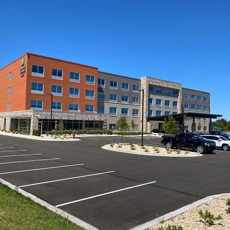 Holiday Inn Express & Suites - Madison West - Middleton By Ihg Exterior foto