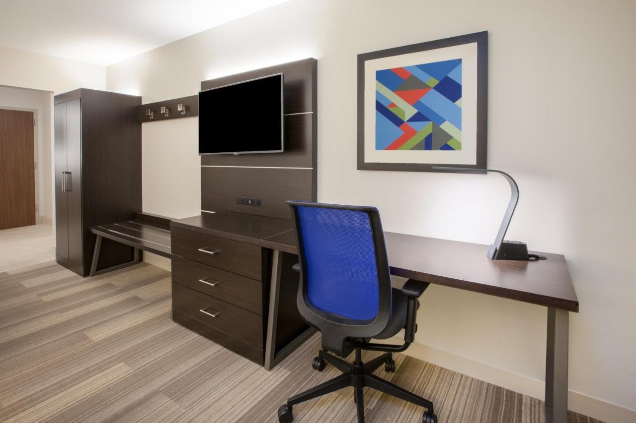 Holiday Inn Express & Suites - Madison West - Middleton By Ihg Exterior foto